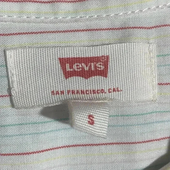 NWOT Levi’s button down shirt - Picture 3 of 4